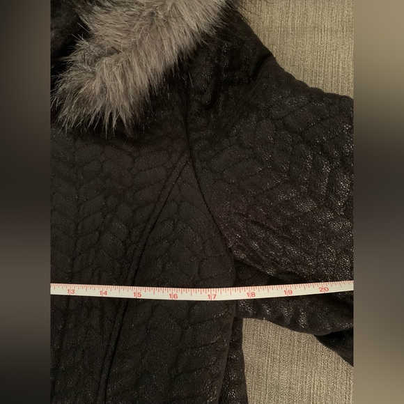 Outdoor Edition by Parkhurst….black quilted style coat….faux fur lining - Picture 9 of 13